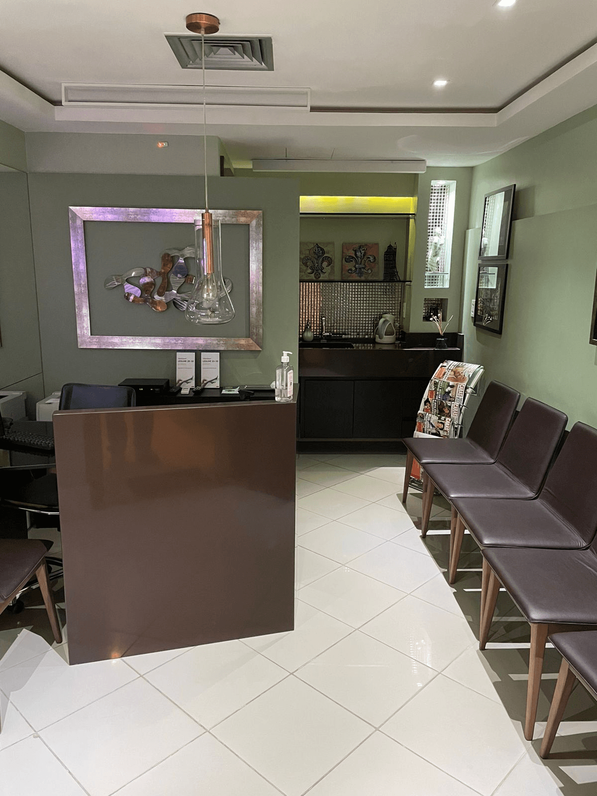 Recepção da clínica — ambiente moderno e acolhedor
